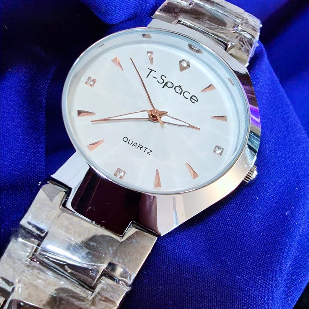 T-Space Silver Classic Mens Dress Watch 
New battery fully working